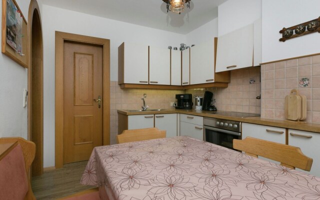 Modern Apartment in Uderns Near Ski Area