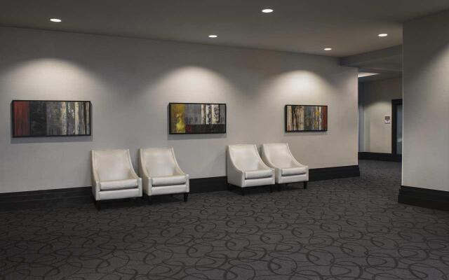 Hilton Winnipeg Airport Suites