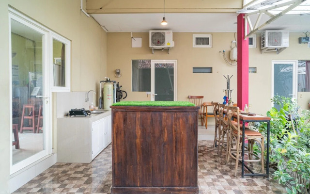 RedDoorz Syariah near Suncity Mall Sidoarjo