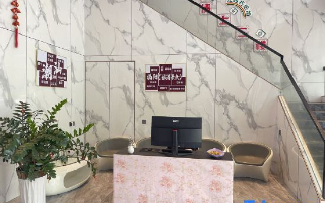 Jieyang Fengjiang E-sports Hotel