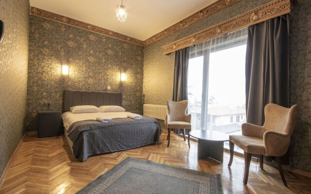 Ares Business Suit Hotel