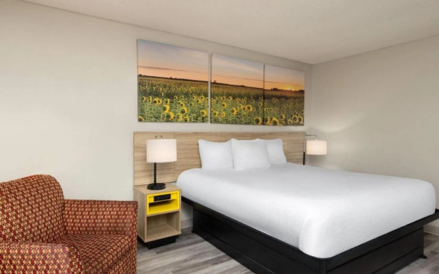 Days Inn by Wyndham Kansas City Northeast