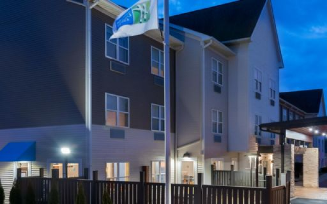 Holiday Inn Express & Suites Columbus Airport East, an IHG Hotel