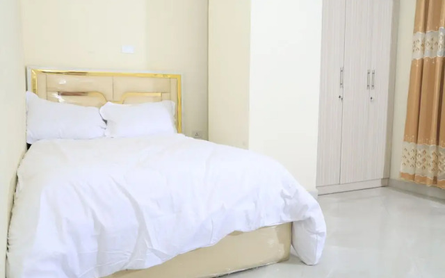 PrimeNest - 3 bedroom Apartment