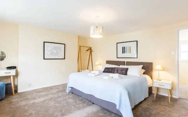 Newly Refurbished 2bdr Flat Close to the Beach