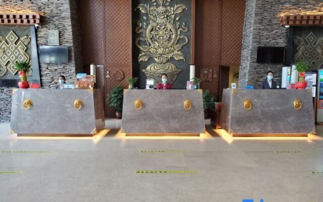Qomo Langzong Hotel