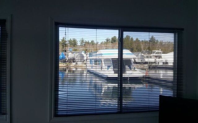 Diverse Rentals & Vacations FLOATEL