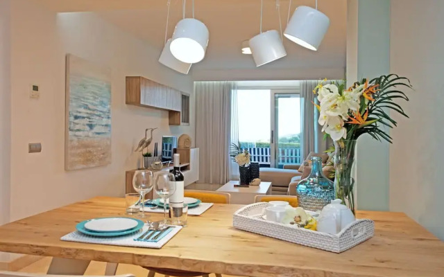 Spacious Apartment With Garden