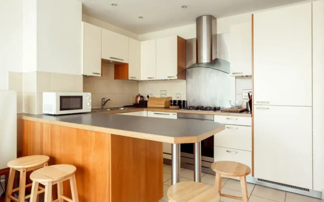 Starboard - Spacious Two-bedroom Apartment