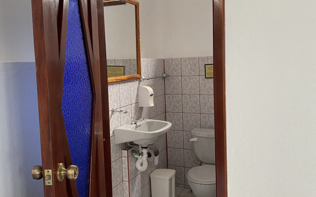 Maidith White Cove Hotel