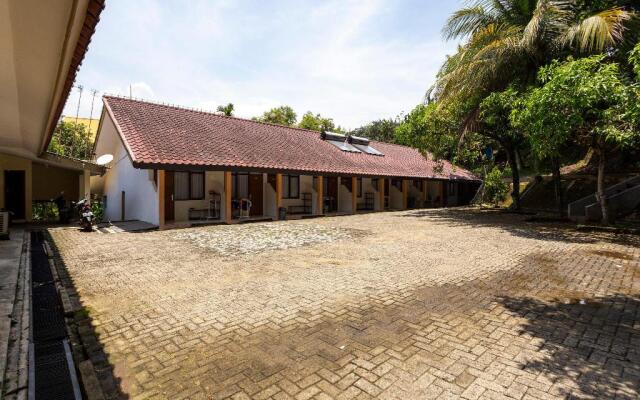 OYO 883 Pavo Resort