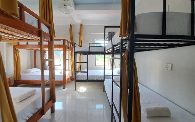 YoLo Pool Bar Villas