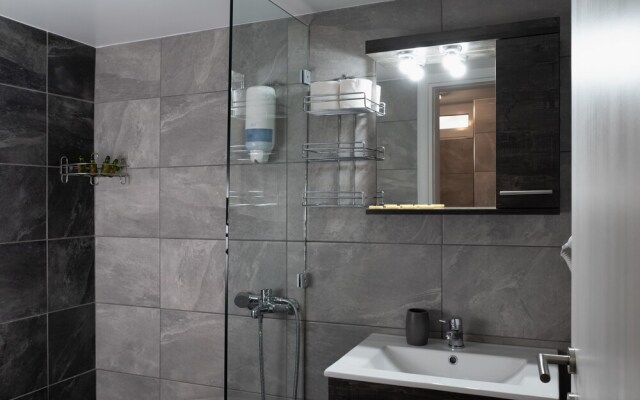 Alekos Apartments 2 Netflix, Self Check-In