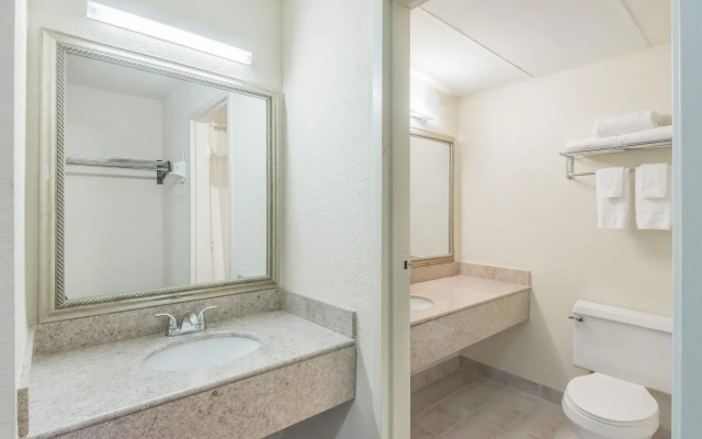 Baymont Inn & Suites Kokomo