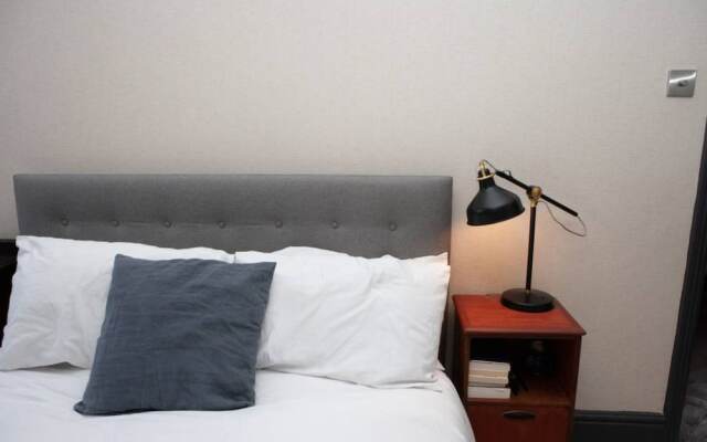 Spacious Victorian Flat in the Heart of Bristol