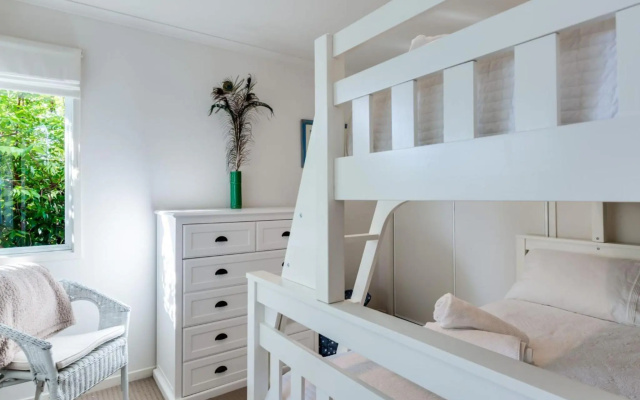 Seascape Cottage at Hyams 4pm Check Out Sundays – Guest Rooms – Hyams Beach