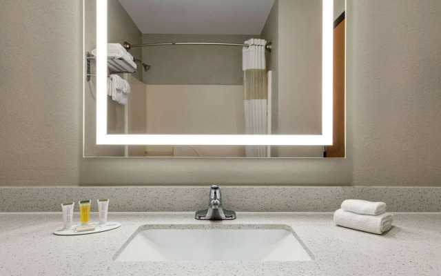 Days Inn by Wyndham Hillsboro