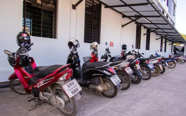 Salinsiri at Lat Krabang