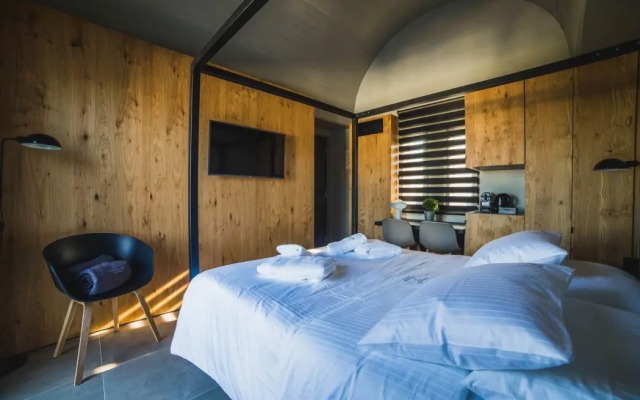 Marquise Suites - Adults Only
