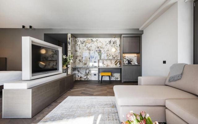 EALA My Lakeside Dream – Adults Only