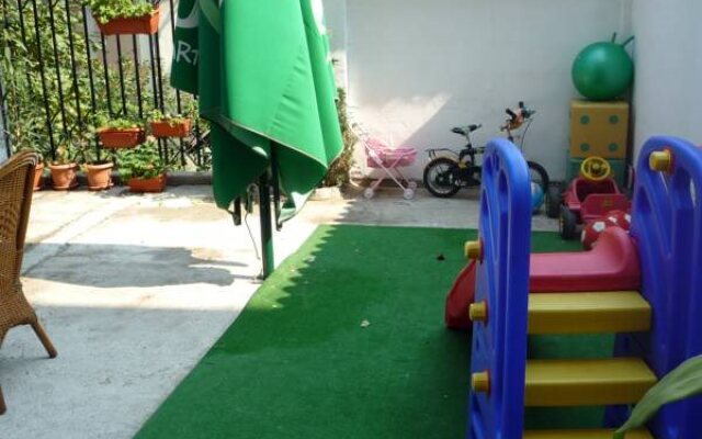 Hotel Priyateli