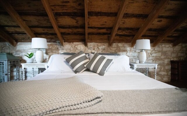 Nimitz Loft 1 Bedroom Cabin by Redawning