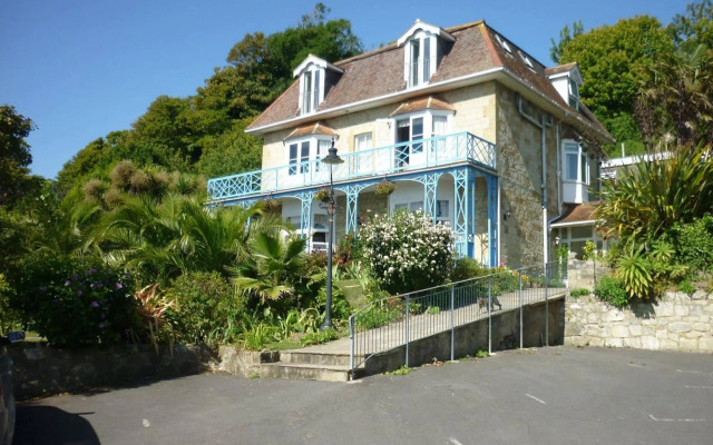 St Maur
