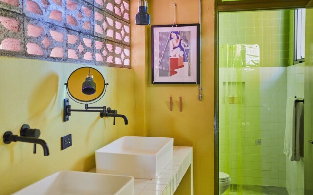 MOOD HAUS by DW - 70's Retro Stays