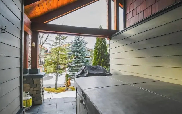 Pinnacle Ridge Chalets by Fernie Lodging