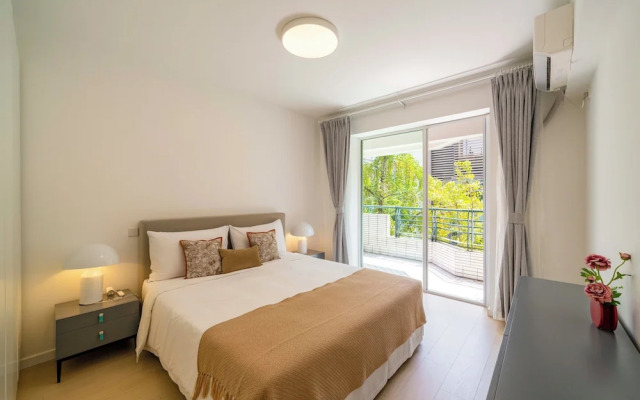 Tyms Stylish 3BR 2BA Apt Xujiahui Shops