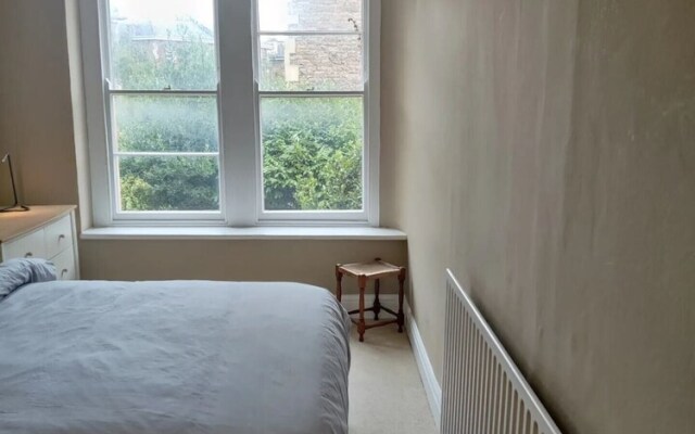 Serene 2 Bedroom Apartment in Clifton