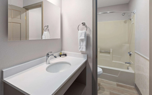 Days Inn by Wyndham Hutchinson