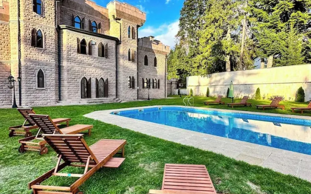 The Castle - Your unique way of retreat