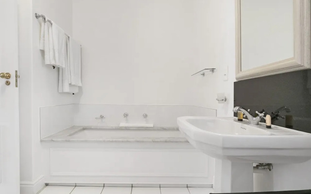 Winelands Golf Lodges 18