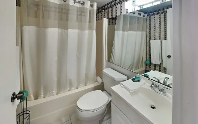 Admirals Bay 255 by Distinctive Beach Rentals