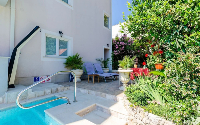 Villa Aura