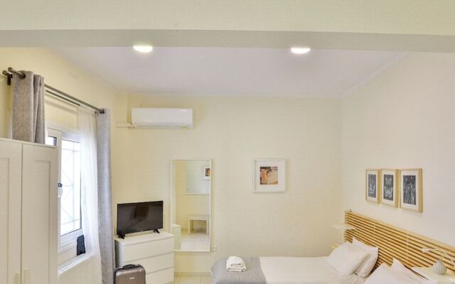 Nautilus Apartments Airport by Airstay