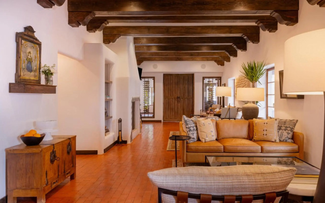 Piñon Court By La Fonda
