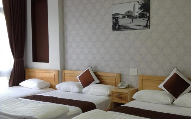 Mr Rot's Secret Hotel