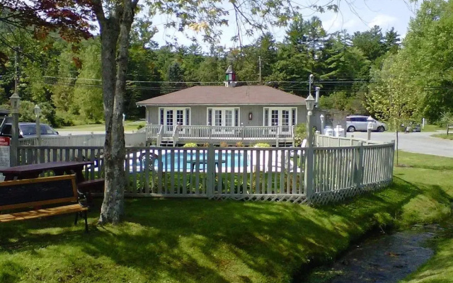Lake George Suites