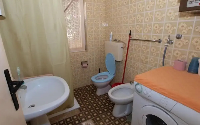 Apartment 712