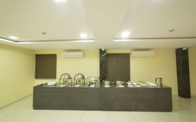 OYO Flagship 9352 Hotel SRC Grand