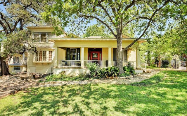 Historic Austin Home by RedAwning