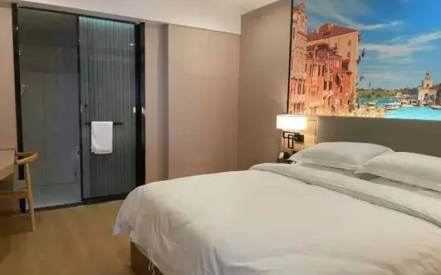 Yibin Four Leaf Hotel
