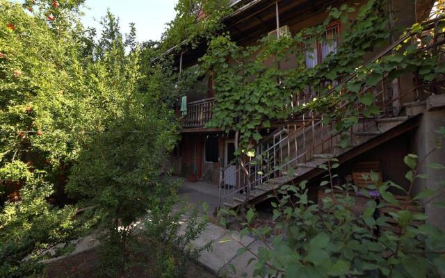 Guest House Beautiful Tbilisi - Cool & Cozy Apartments