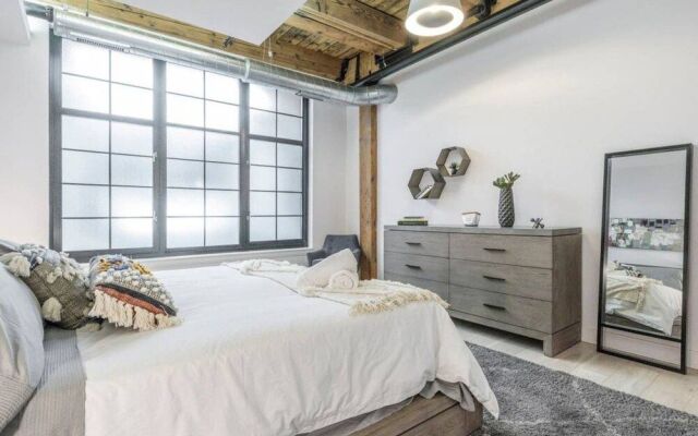 Breathtaking 6 BDR Luxury Condo Downtown Chicago