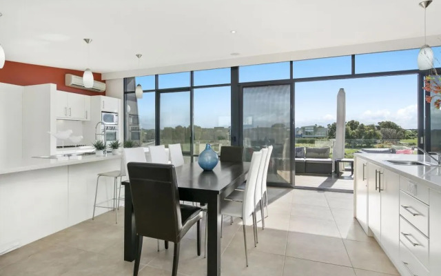 11 Glen Eagles Close