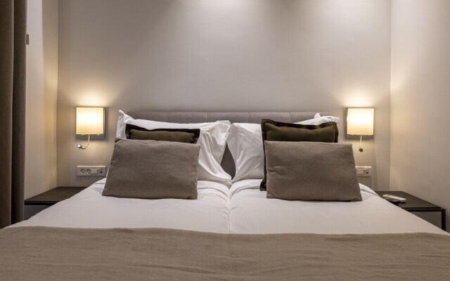 Phaedrus Living: City Center Luxury Flat N. Kosmos