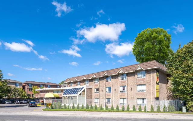 Super 8 by Wyndham Toronto East ON