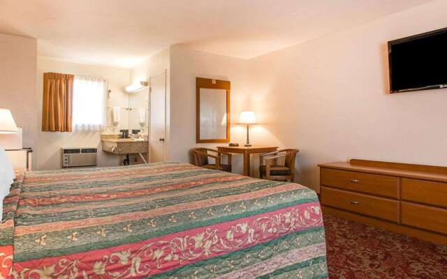 Rodeway Inn Fallbrook Downtown